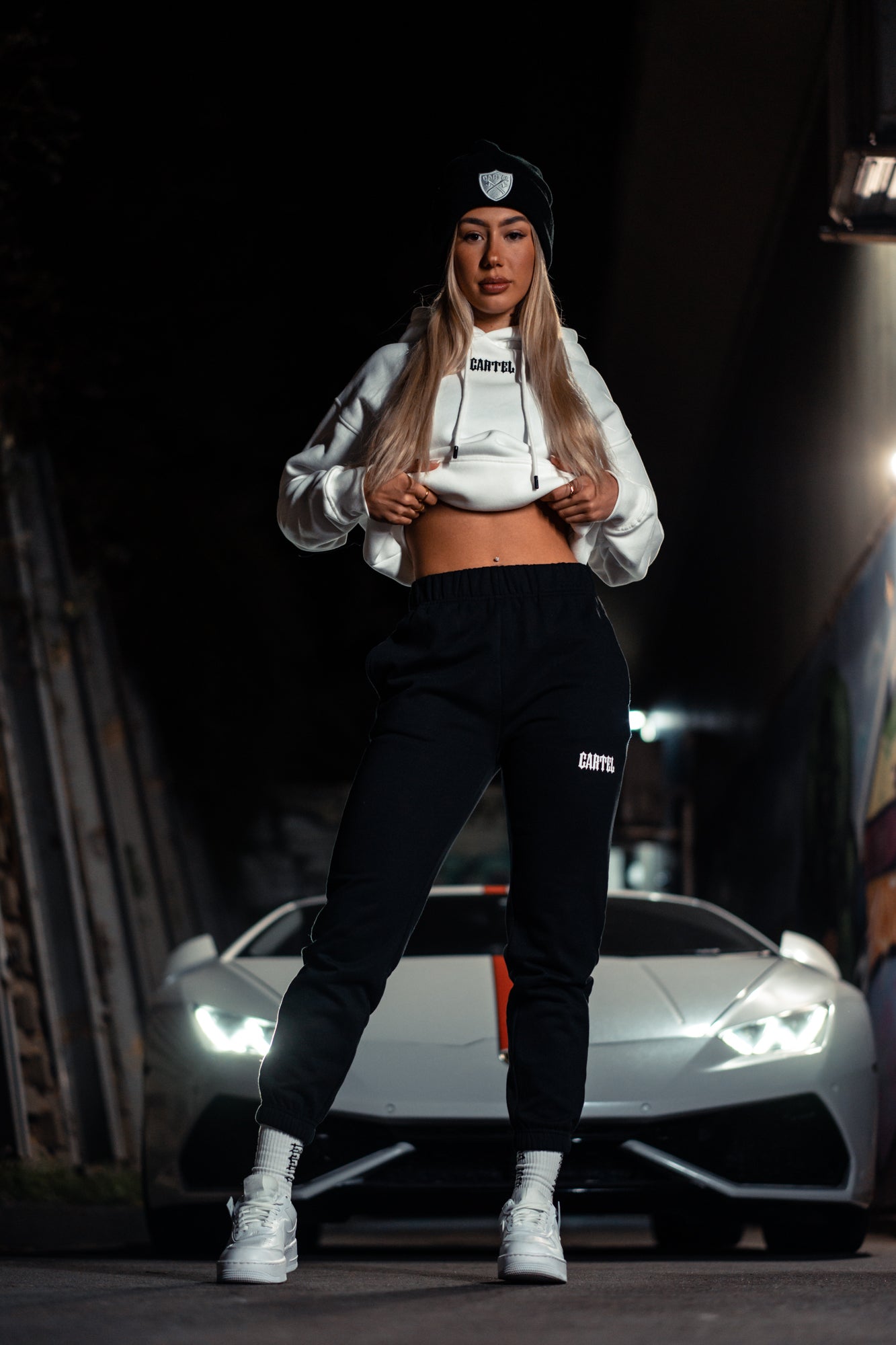 The Baddie Highwaisted Sweatpants - Black/White