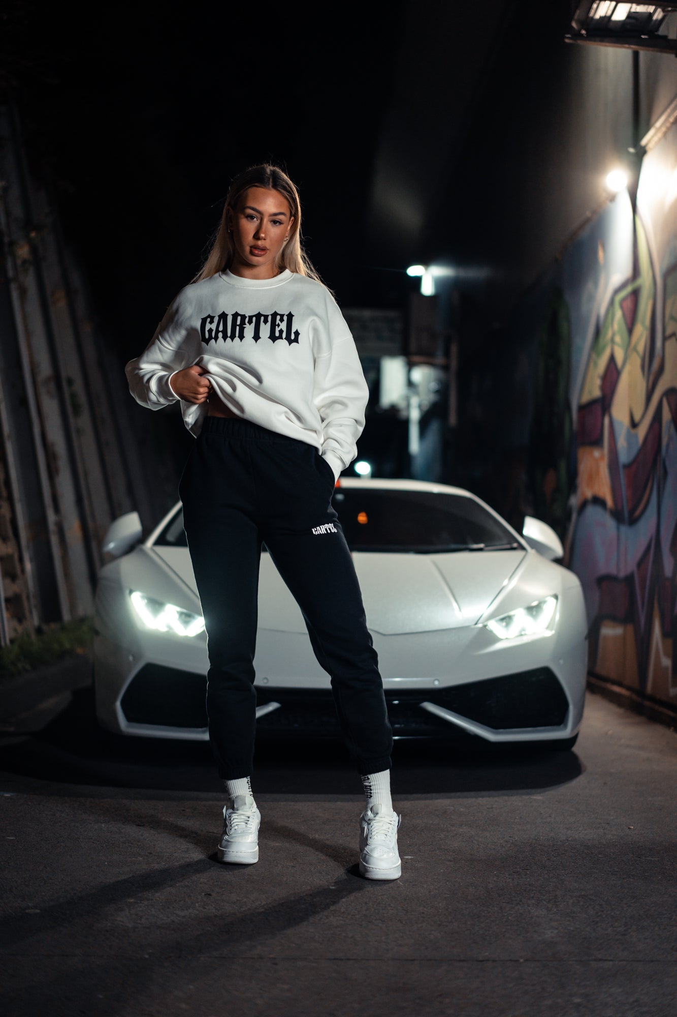 The Baddie Highwaisted Sweatpants - Black/White