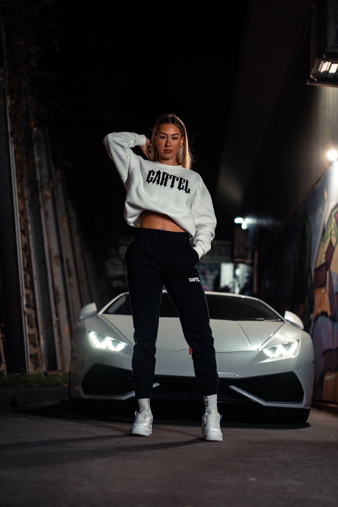The Baddie Highwaisted Sweatpants - Black/White