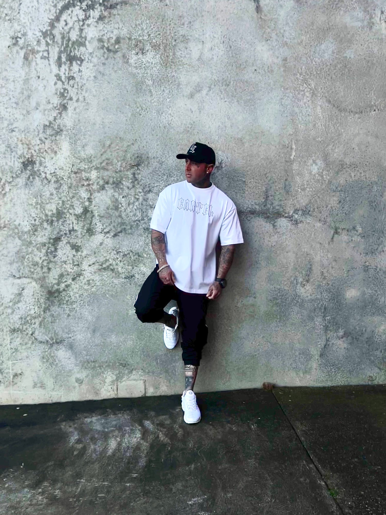 The Outsider Tee - White/Black