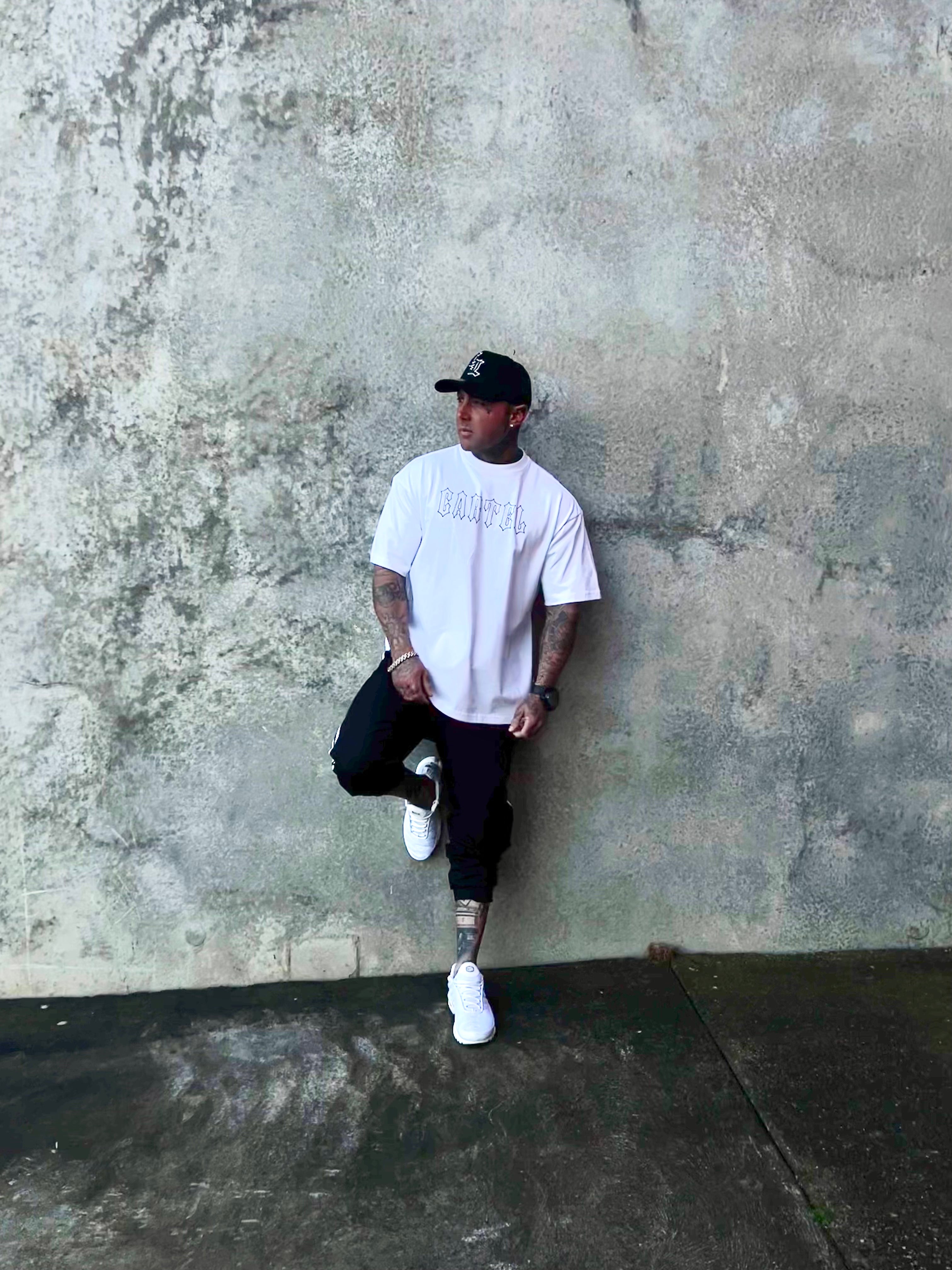 The Outsider Tee - White/Black