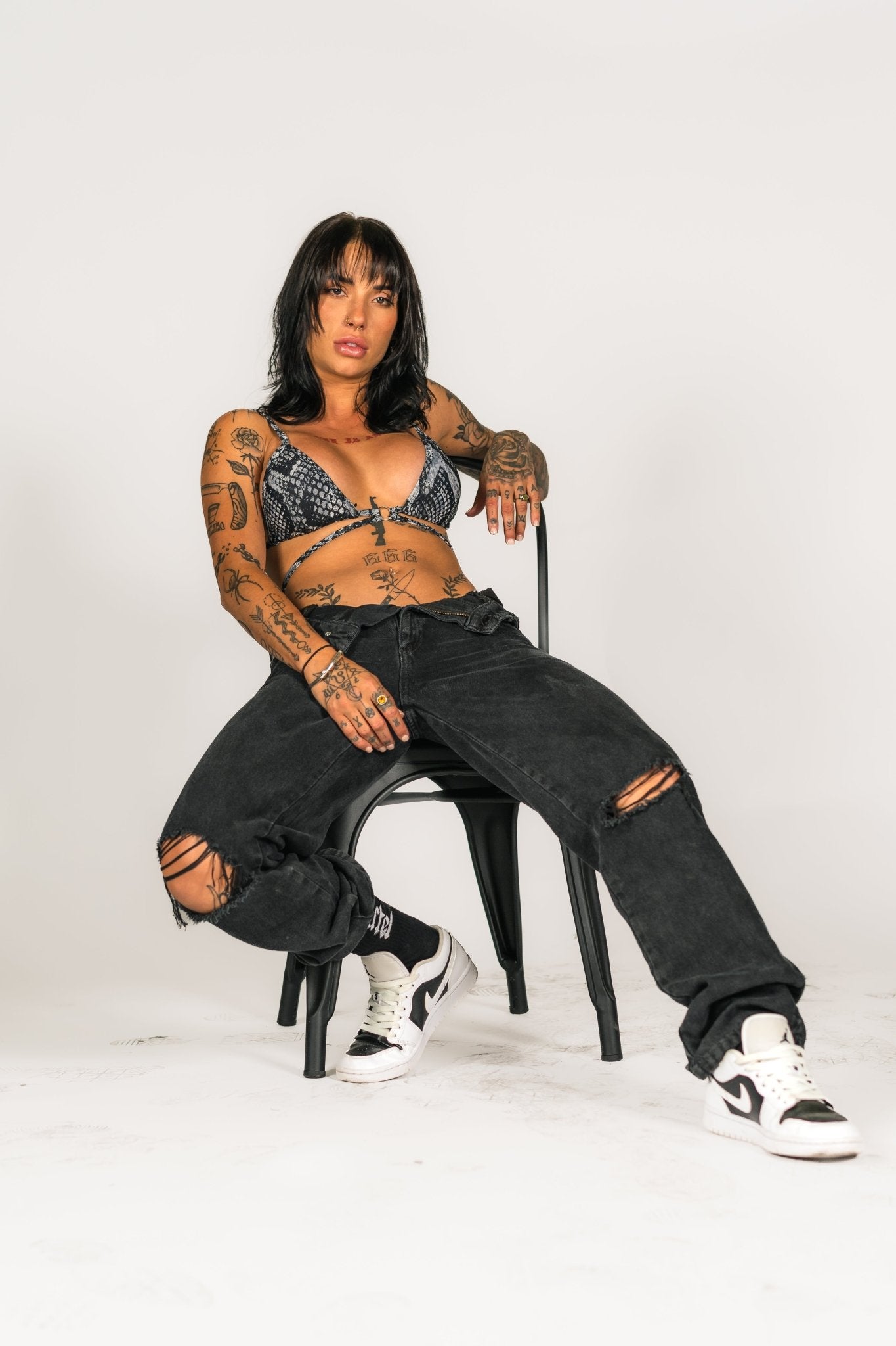 The Poison Crossover Ring Bralette - Black